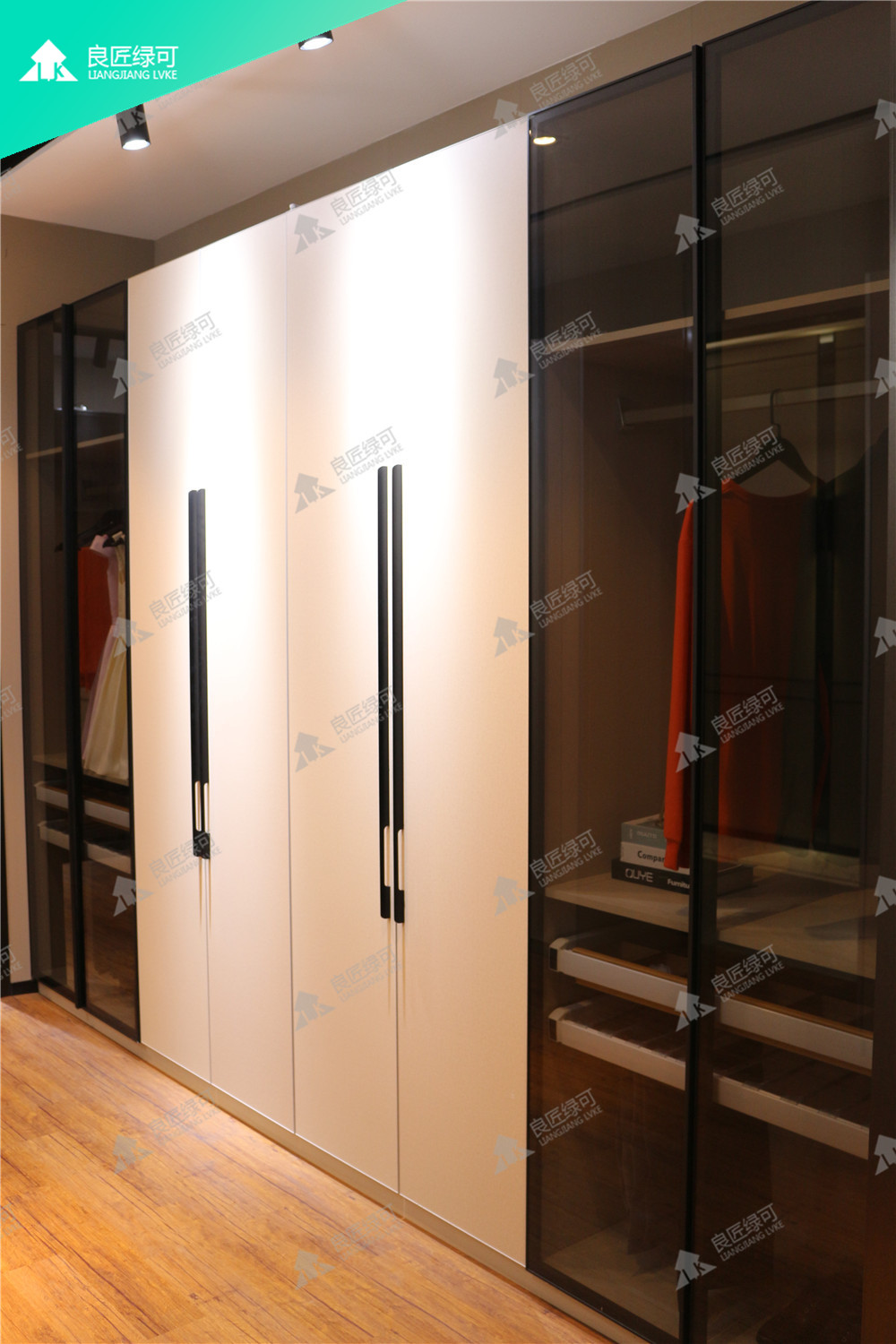 全铝订制衣柜-衣帽间